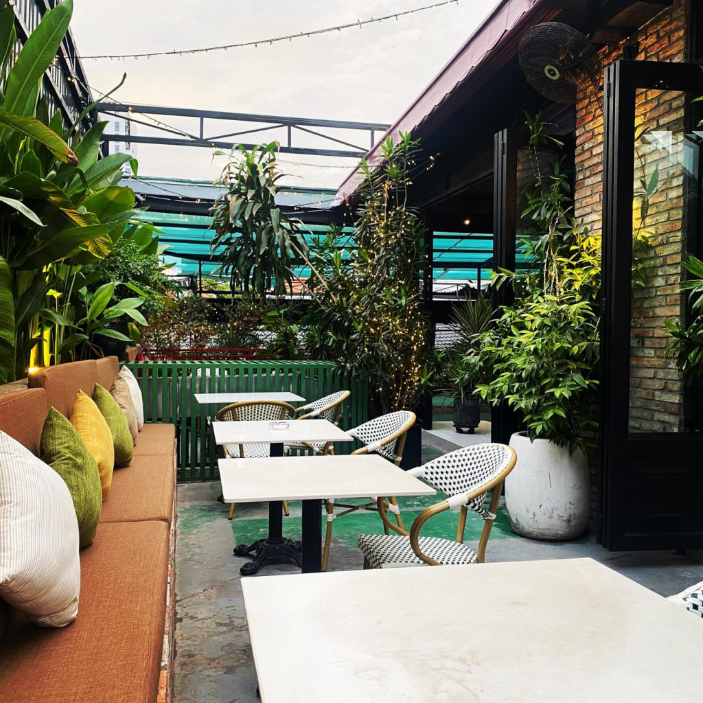 B3 Wine Bar & Grill Địa điểm hẹn hò cho các cặp đôi Topgo