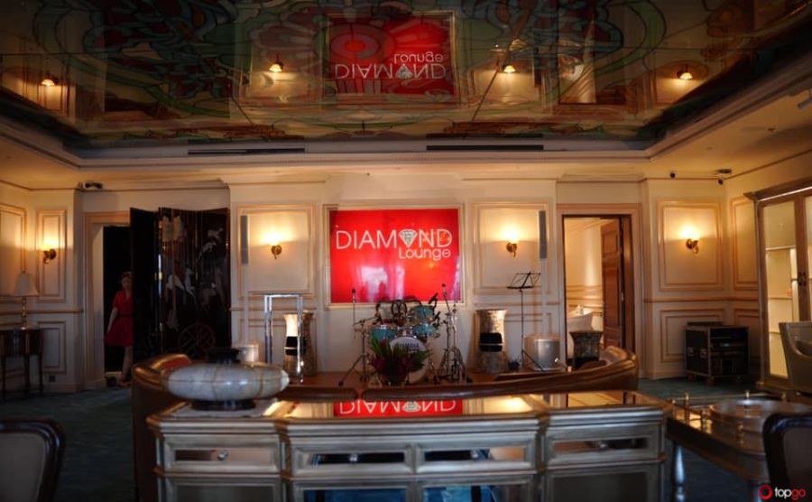 đặt bàn Diamond Lounge 