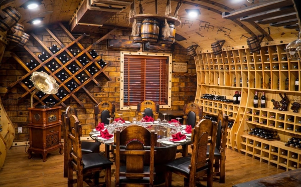 Nhà hàng Hầm vang Wine & Wood