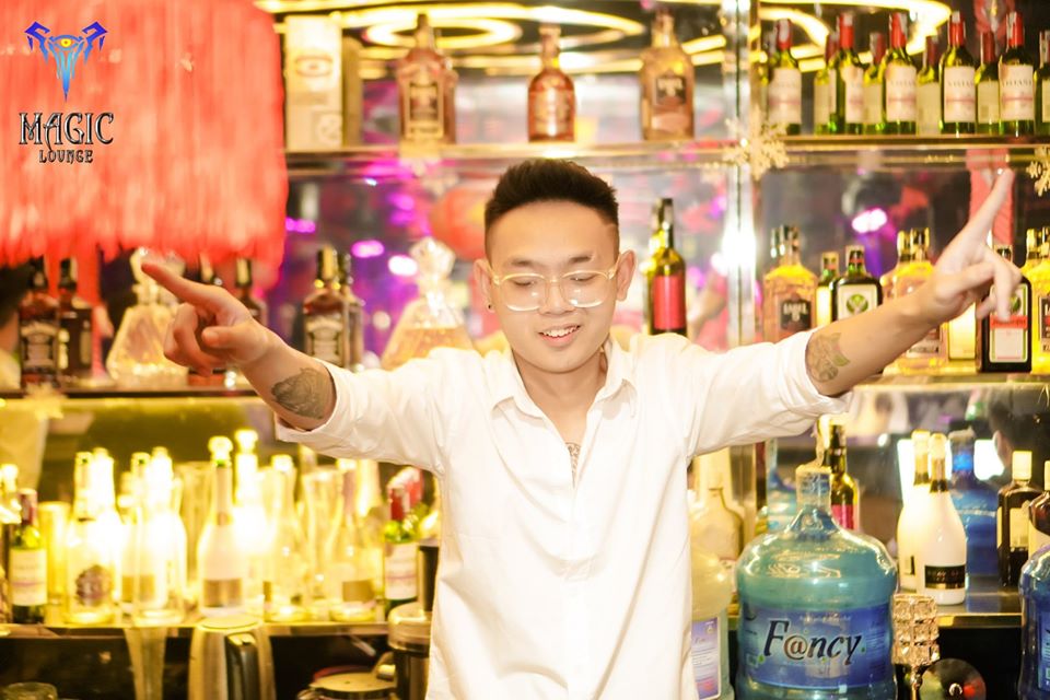 BAR PHONG CÁCH MAGIC KẾT HỢP GIỮA THIẾT KẾ CỔ ĐIỂN VÀ YẾU TỐ HUYỀN BÍ ĐẶC TRƯNG