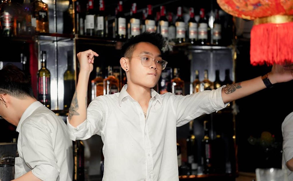 BAR GIẢI TRÍ ĐỘC ĐÁO NỔI BẬT VỚI PHONG CÁCH HIỆN ĐẠI VÀ KHÔNG GIAN CÁ TÍNH KHÁC BIỆT
