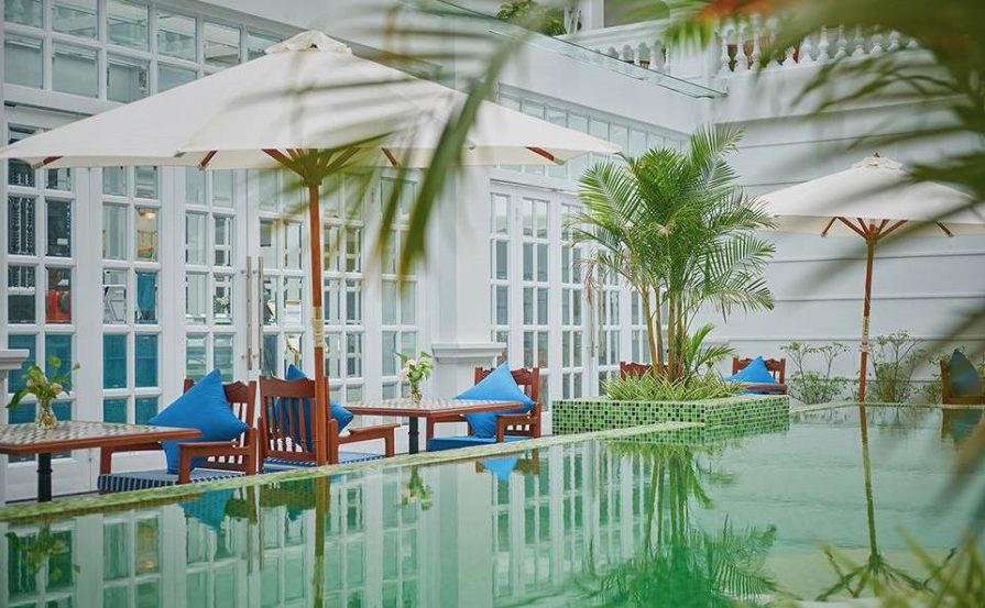 Khách sạn Manoir Des Art Hải Phòng - Hà Nội là sự kết hợp hoàn hảo giữa kiến trúc hiện đại và truyền thống Việt Nam. Với vị trí đắc địa tại thành phố biển Hải Phòng và Thủ đô Hà Nội, khách sạn mang lại cho khách hàng trải nghiệm đẳng cấp, sang trọng và thoải mái. Hãy đến đây để khám phá vẻ đẹp độc đáo của khách sạn và thưởng thức những trải nghiệm thú vị.