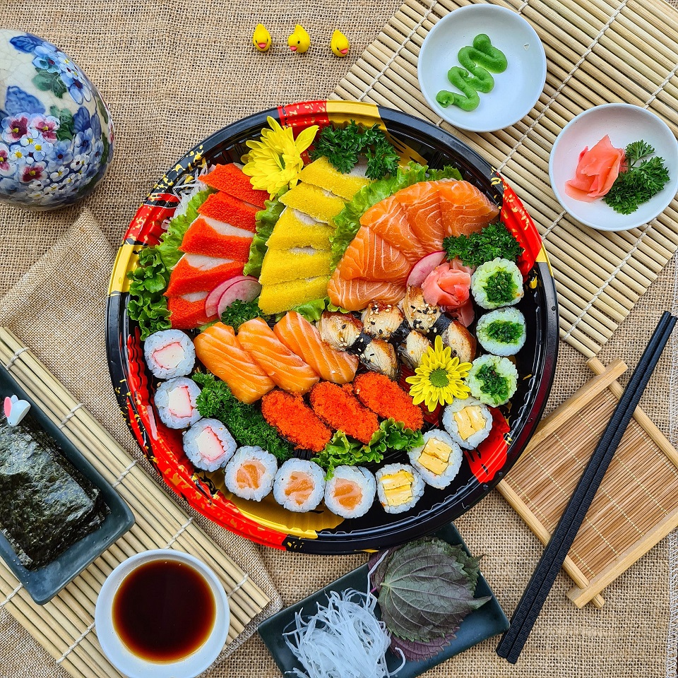 nhà hàng Hà Nội thưởng thức sushi ngon