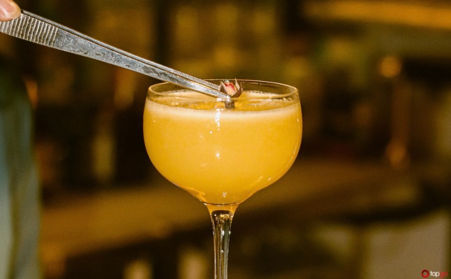 Pina Colada - ly cocktail quốc dân của Botan Bar & Dine