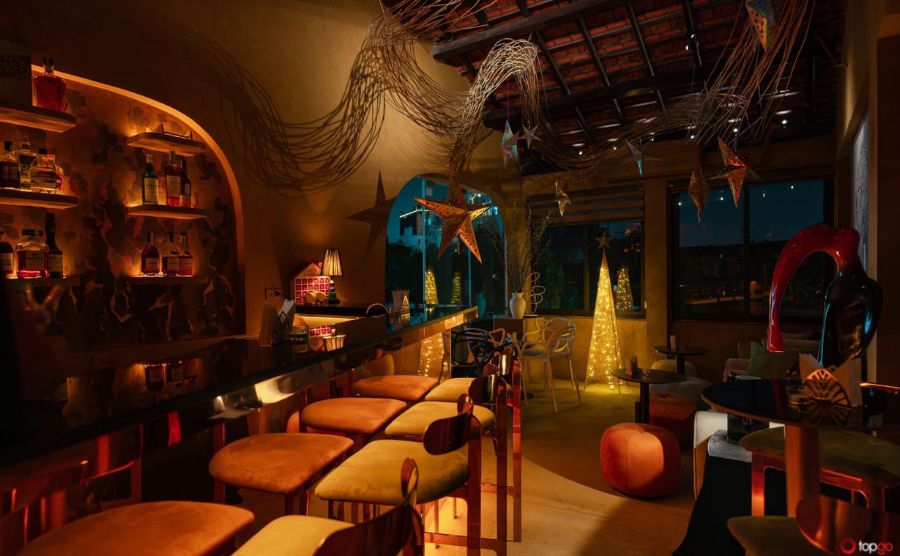 Khám phá không gian đầy nghệ thuật và riêng tư tại Moon Men Cocktail Bar